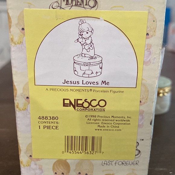 Precious Moments Jesus Loves Me Figurine - Picture 2 of 5
